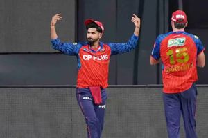 'My catch was the key...': Shreyas Iyer's take on stunning relay catch to dismiss Hardik Pandya goes viral SportsTak