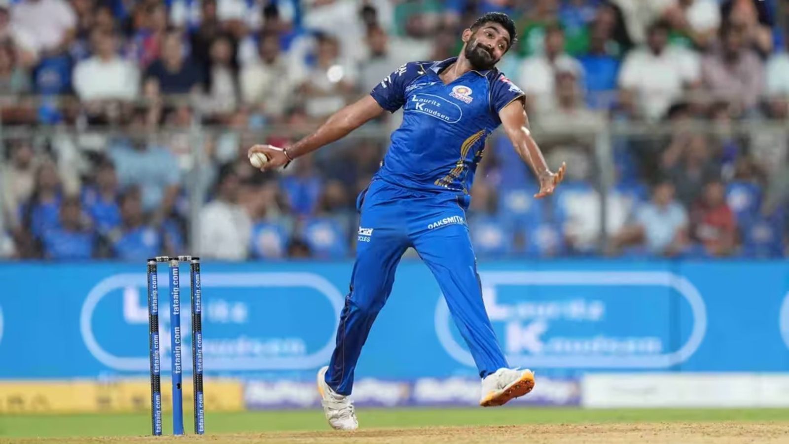 'He's not the only bowler...': MI head coach breaks silence on Jasprit Bumrah's wicketless streak after PBKS defeat Jasprit Bumrah bowling against Punjab Kings (IPL/BCCI)