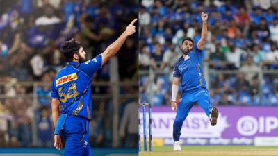 'Pay them their money, send them home': India's WC-winner mercilessly slams two MI stars amidst flop show MI's Shardul Thakur (L) and Deepak Chahar in frame. (X)