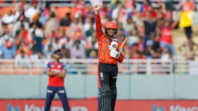Abhishek Sharma scripts history, leapfrogs Travis Head with record-breaking fifty during SRH vs CSK clash SportsTak