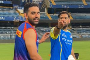 WATCH: Ahead of clash MI vs CSK clash, MS Dhoni scolds Deepak Chahar, says 'bhagao isko' SportsTak