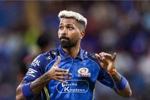 'Sanju Samson lined up Hardik': Former MI star drops bombshell on MI skipper's no-show in slog overs vs CSK SportsTak