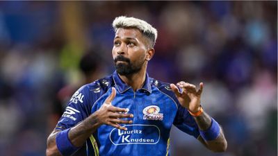 'Sanju Samson lined up Hardik': Former MI star drops bombshell on MI skipper's no-show in slog overs vs CSK SportsTak