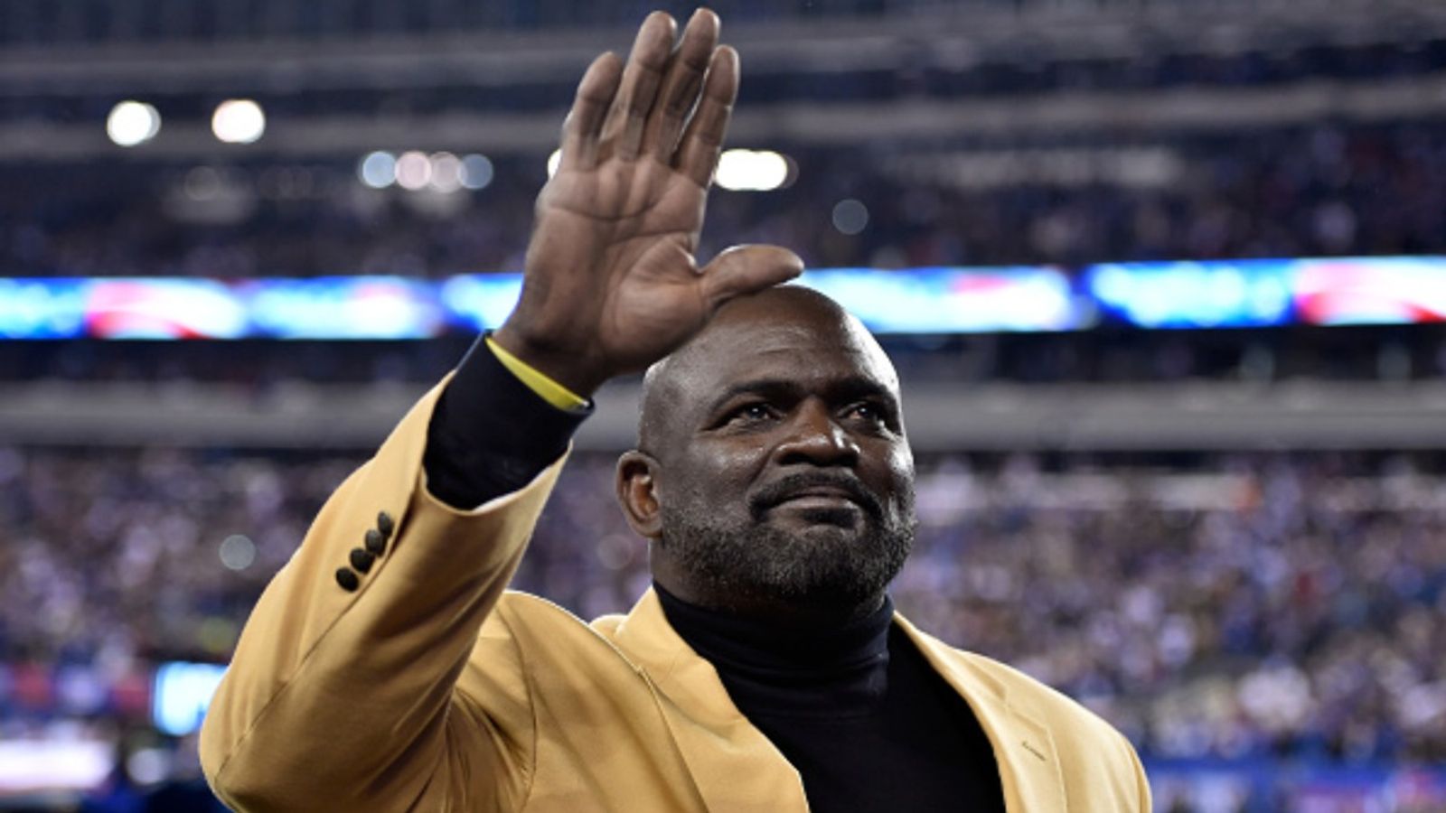 Lawrence Taylor hospitalized: Inside the medical emergency that sparked concern Lawrence Taylor in the frame (via Getty)