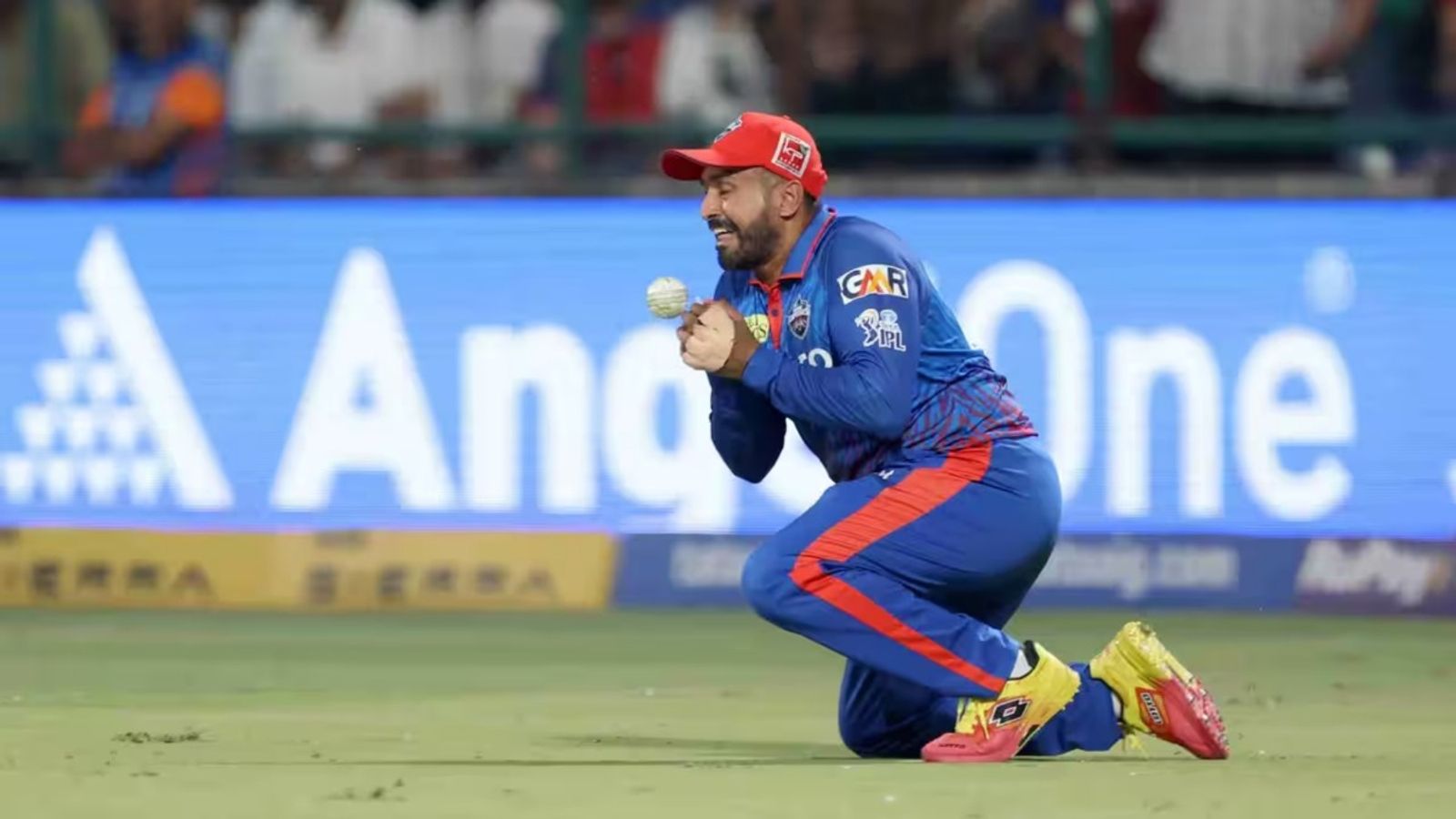 Ex-DC captain lambastes Karun Nair for 2 dropped catches, says 'if he isn't in playing XI & asks me for a chance...' Delhi Capitals' substitute fielder Karun Nair drops Punjab Kings captain Shreyas Iyer's catch in IPL 2026 match on April 25.