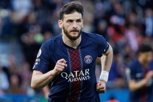 Is Kvaratskhelia leaving PSG? Star player's father reveals big update on transfer rumors SportsTak