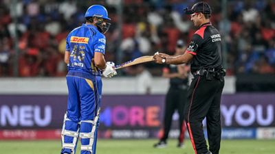 MI vs SRH Match Today: Playing XI, Head-to-Head, Pitch Report & Mumbai Weather Update Rohit Sharma