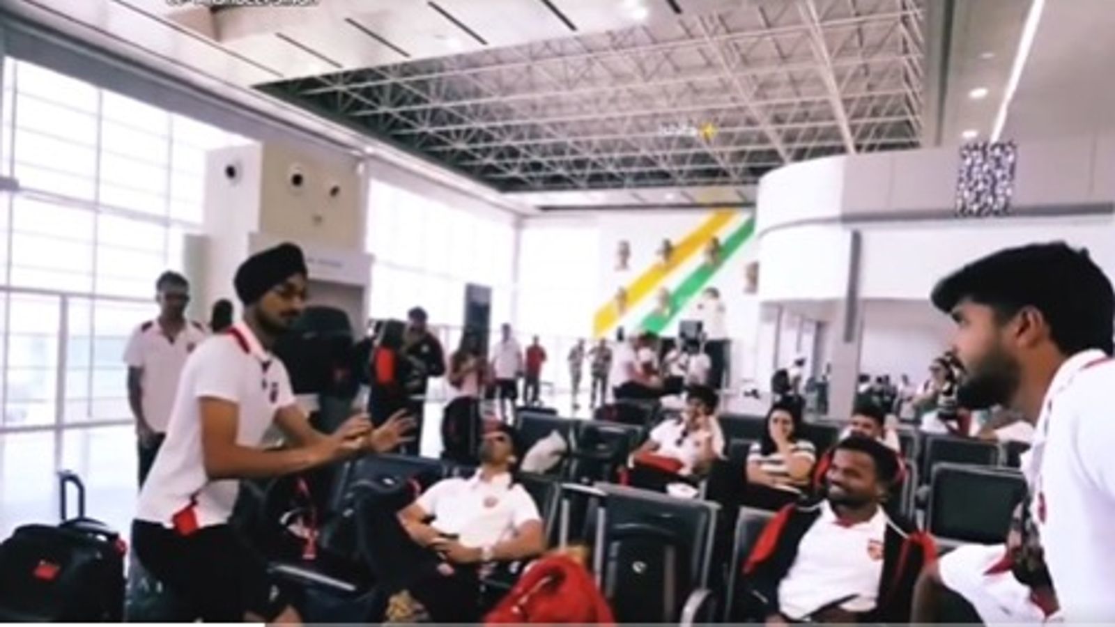 Watch: Arshdeep Singh publicly humiliates Shashank Singh with ultimate roasting over dropped catches, video goes viral Arshdeep Singh publicly humiliates Shashank Singh with ultimate roasting over dropped catches in IPL 2026. (Screenshot)