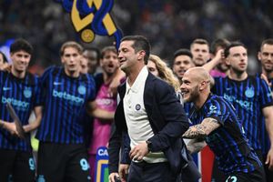 Inter Milan lifts 21st Serie A title under first-year coach Cristian Chivu with three games to go SportsTak