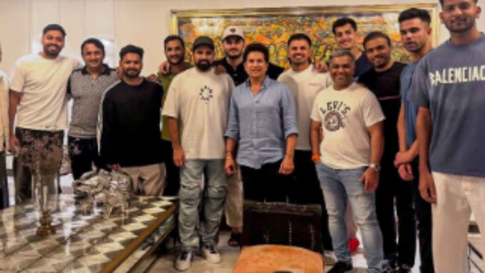 Sachin Tendulkar welcomes LSG players ahead of MI showdown Sachin Tendulkar with LSG players. (X)