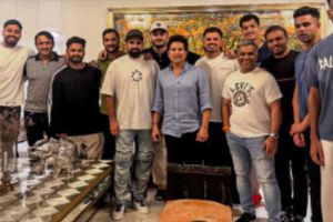 Sachin Tendulkar welcomes LSG players ahead of MI showdown SportsTak