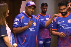 'Some people don't know he came for a 10-day camp to Sri Lanka': MI head coach Jayawardene lauds Raghu Sharma after maiden IPL wicket SportsTak