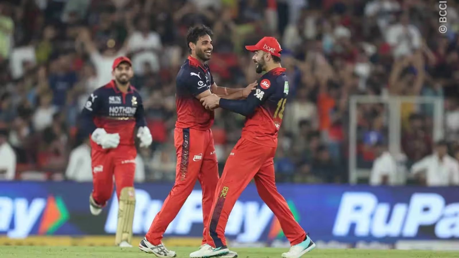 'It's a bit like watching Virat bat': RCB head coach likens Bhuvneshwar Kumar's impact to Kohli RCB's Bhuvneshwar Kumar celebrates a wicket with his teammate Virat Kohli in IPL 2026 match against Gujarat Titans on April 30. (Photo Credit: BCCI)