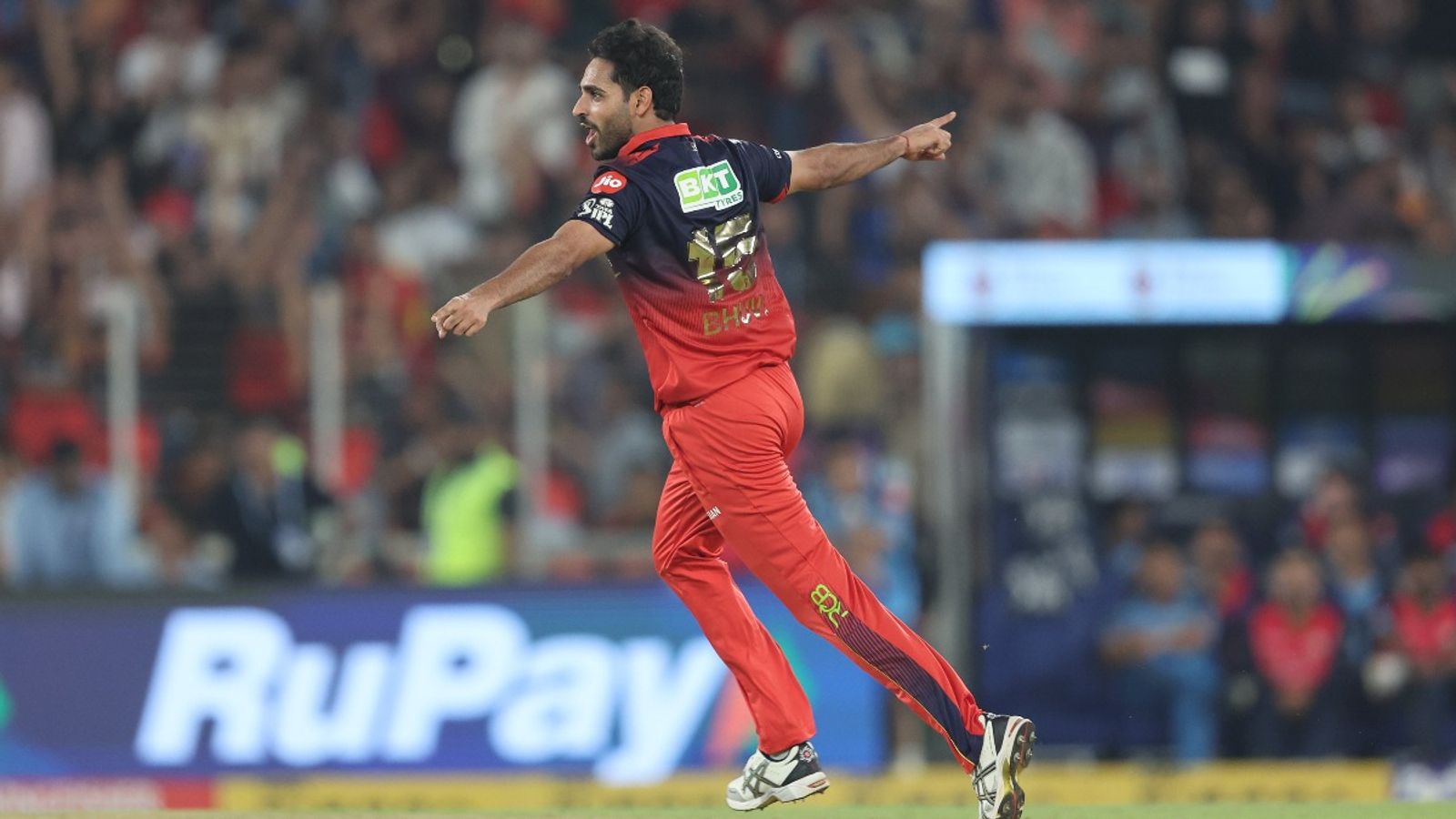 Bhuvneshwar Kumar scripts history, becomes first-ever pacer to achieve this feat in IPL during LSG vs RCB clash RCB's ace pacer Bhuvneshwar Kumar in this frame. (X)