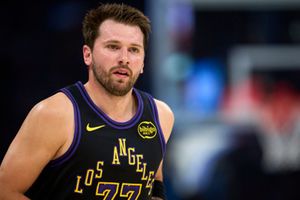 Latest on Luka Doncic injury is concerning ahead of crucial Lakers Game 3 NBA Playoffs vs Thunder SportsTak