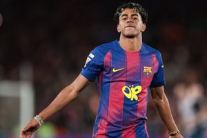 Watch: Lamine Yamal waves Palestinian flag during Barca's La Liga title parade SportsTak