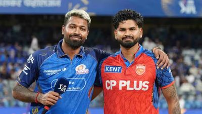 PBKS vs MI Head-to-Head Record, Probable XIs, Pitch Report & Weather Forecast Hardik Pandya and Shreyas Iyer in this frame. (BCCI/IPL)