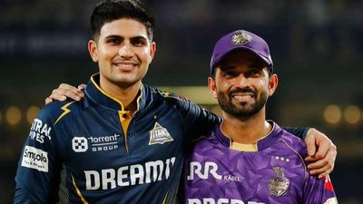 IPL 2026: GT elect to bowl against KKR, suspense over Varun Chakaravarthy ends; Playing XIs revealed GT skipper Shubman Gill (L) and KKR captain Ajinkya Rahane in frame. (X)