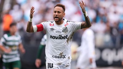 Watch: Neymar loses control as he furiously protests wrongful substitution in Santos defeat Neymar loses control; furiously protests wrongful substitution in Santos defeat