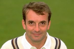 Former England captain Mike Smith breathes his last at 92 SportsTak