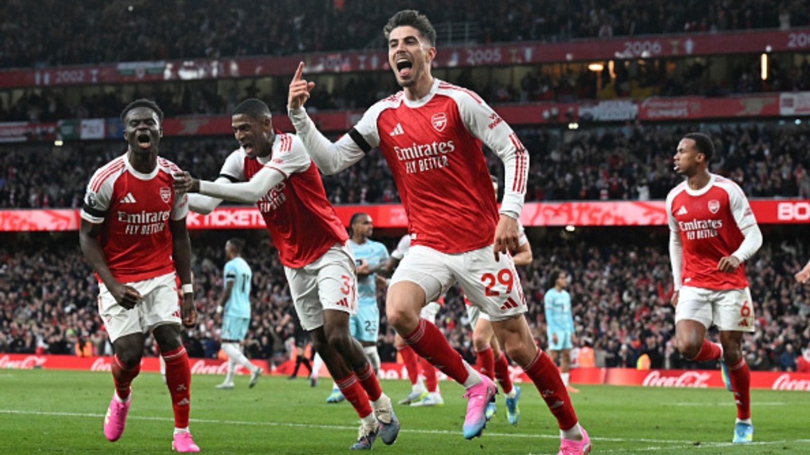 Official: Arsenal are 2025-26 Premier League champions as Man City draws Bournemouth Arsenal team in the frame (Image via Getty)