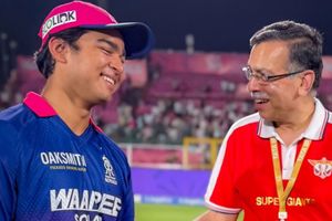 'I will be bidding for you soon': Sanjiv Goenka’s interaction with Vaibhav Sooryavanshi draws big reaction from Sunil Gavaskar SportsTak