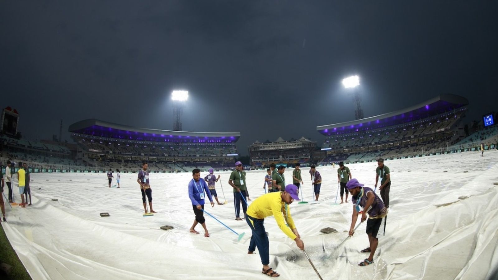 When will the KKR vs MI clash start following rain hinderance at Eden Gardens? Rain delays IPL 2026 match between KKR and MI. (X)