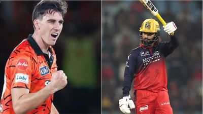 IPL 2026: Patidar-boosted RCB put to bat vs SRH with one big change; Playing XIs revealed SRH captain Pat Cummins (L) and RCB skipper Rajat Patidar in frame. (X)