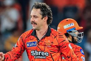 After Virat Kohli banter, Travis Head grabs maiden IPL wicket in 9 years SportsTak