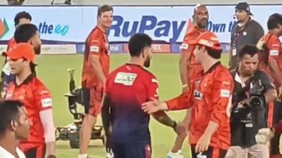 'At least he should have...': Ex-India star not happy with Kohli's post-match gesture towards Travis Head Virat Kohli ignores Travis Head during team's customary handshake post SRH vs RCB IPL 2026 clash. (Screenshot)