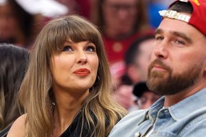 Watch: Taylor Swift and Travis Kelce attend Knicks vs Cavaliers NBA Game 3 looking cute together SportsTak