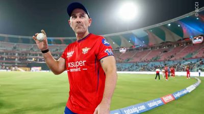 'Basically 5 chefs in the kitchen': Ex-ENG captain criticises LSG star-studded management, predicts Langer's sacking Justin Langer