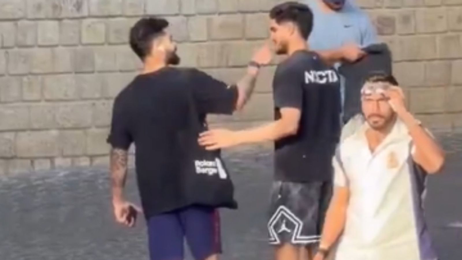 WATCH: Ahead of Qualifier 1 clash vs GT, Virat Kohli makes fun of Shubman Gill's beard Virat Kohli and Shubman Gill in this frame. (Screengrab)