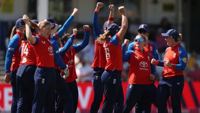 England bowlers fire warning shots ahead of India series, bundle out reigning T20 World Champions New Zealand for 80 Charlie Dean