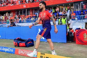 'Virat Kohli has a tendency in final stages to take too much...': Ex-IND batter warns RCB of entering 'dangerous territory' SportsTak
