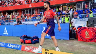 'Virat Kohli has a tendency in final stages to take too much...': Ex-IND batter warns RCB of entering 'dangerous territory' Virat Kohli