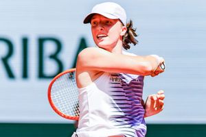 Iga Swiatek’s Roland Garros reign ends as four-time champion suffers fourth-round exit SportsTak
