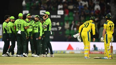 Pakistan beat second-string Australia by 4 wickets in another low-scoring encounter to clinch ODI series 2-1 Oliver Peake, Babar Azam