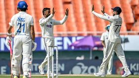 India's Manav Suthar (C) celebrates with his captain Shubman Gill (R) after taking the wicket of Afghanistan's Rahmanullah Gurbaz (L). (Getty) India's Manav Suthar (C) celebrates with his captain Shubman Gill (R) after taking the wicket of Afghanistan's Rahmanullah Gurbaz (L). (Getty)