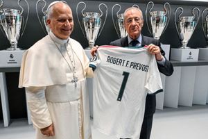 Watch: Pope Leo XIV receives hero's welcome at Real Madrid's Santiago Bernabéu stadium SportsTak