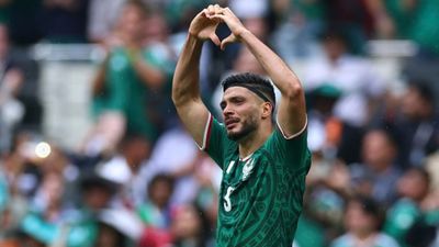 Mexican striker Raúl Jiménez dedicates emotional first World Cup goal to late father Mexican striker Jiménez dedicates emotional 1st World Cup goal to late father