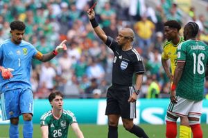 South Africa’s Sphephelo Sithole creates history with World Cup red card SportsTak
