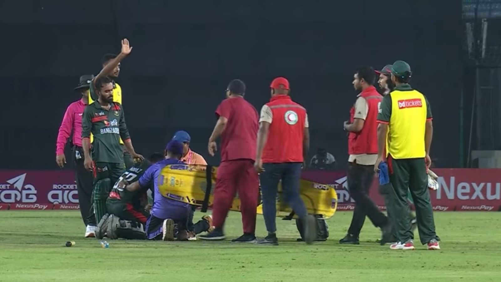 Bangladesh captain Mehidy bats despite concussion and vomiting on ground, to stay in hospital for 24 hours after historic ODI series win vs Australia Bangladesh captain Mehidy Hasan Miraz receives medical attention on the field after a bouncer from Riley Meredith hit him on the helmet during 2nd ODI in Dhaka on June 11.
