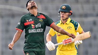 Connolly's 149 helps Australia scrape past Bangladesh by 1 wicket despite Islam's 6-fer to avoid clean sweep Bangladesh's Mustafizur Rahman (L) reacts as Australia's Cooper Connolly looks on in this frame. (Getty)