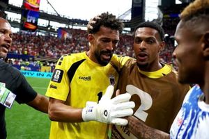 Cape Verde goalkeeper Vozinha in tears as mother missed historic World Cup heroics vs Spain; here's why SportsTak