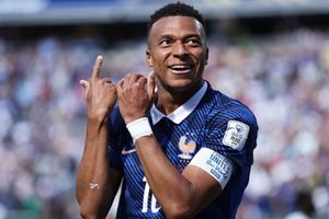 Mbappe breaks all-time World Cup scoring record in France's 3-1 victory over Senegal SportsTak