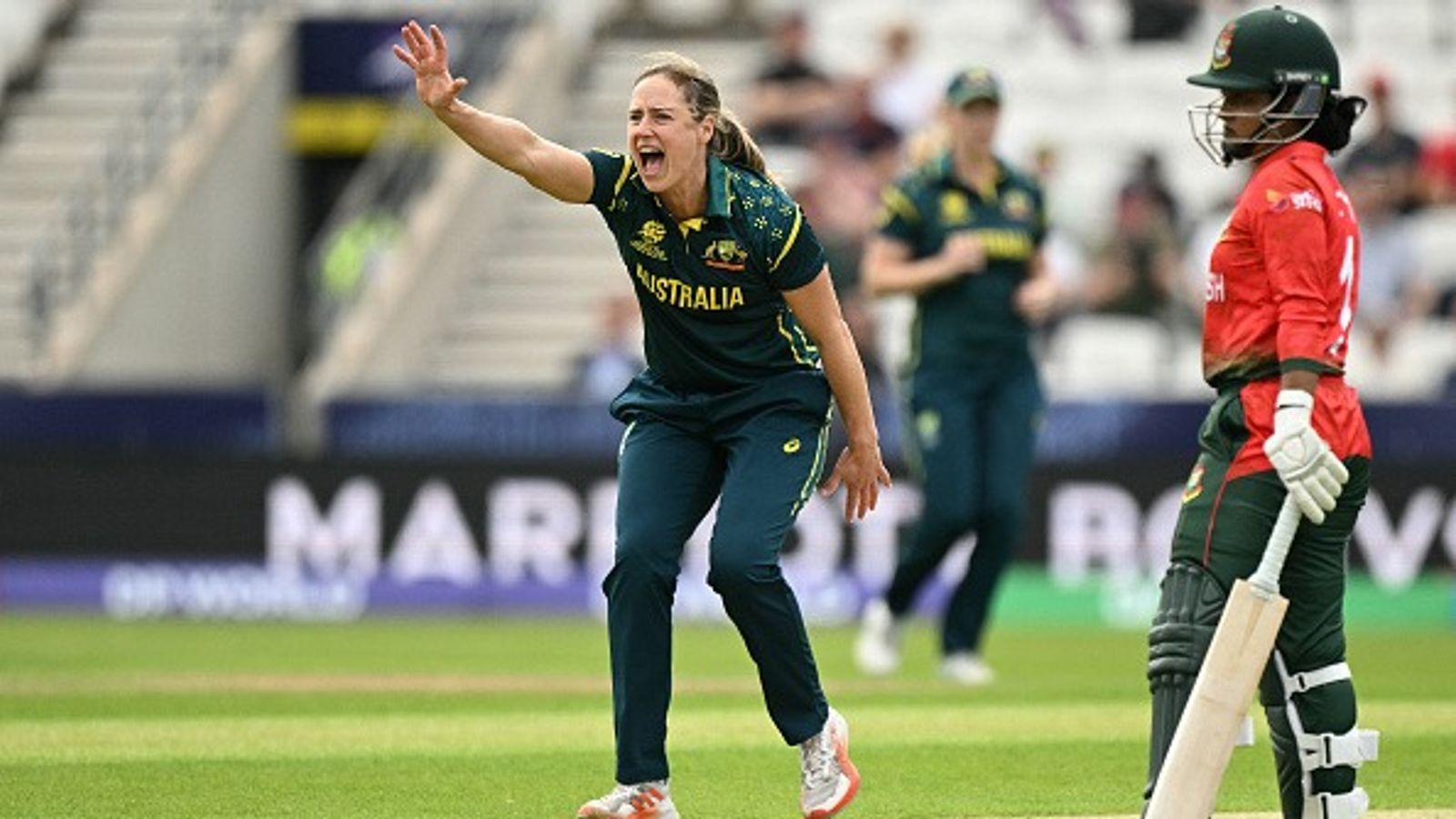 Women's T20 World Cup: Garth-Molineux-Perry hand Australia handsome 9-wicket win over Bangladesh to make it two in two Australia's Ellyse Perry (L) appealing for the dismissal of Bangladesh's Shorna Akter (not pictured) during their Women's T20 World Cup clash. (Getty)
