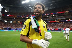 Watch: Cape Verde Goalkeeper Vozinha's mother fulfills emotional dream at World Cup SportsTak
