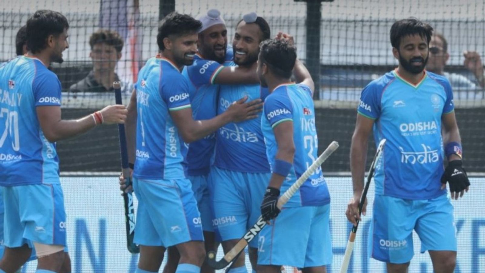 India beat Pakistan 4-3 in high voltage FIH Pro League contest in London India hockey team players celebrate after a goal against Pakistan.