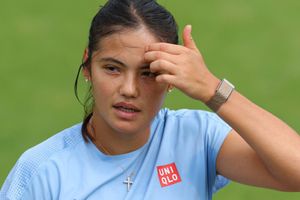 Tennis star Emma Raducanu faces unfortunate injury; withdraws from Wimbledon SportsTak